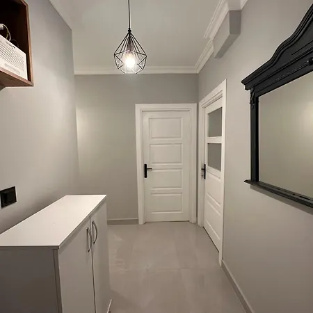 Comfortable 2br Near Center With En-suite Antalya