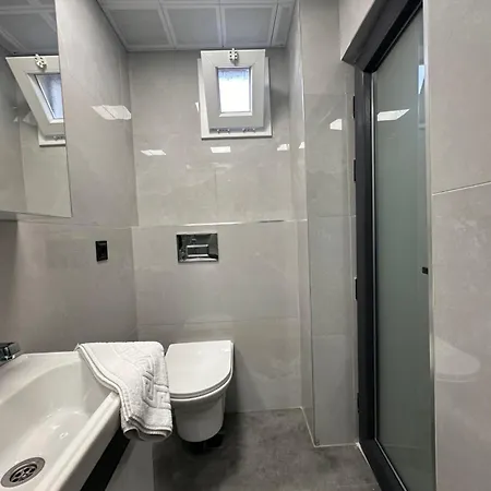Comfortable 2br Near Center With En-suite Lejlighed
