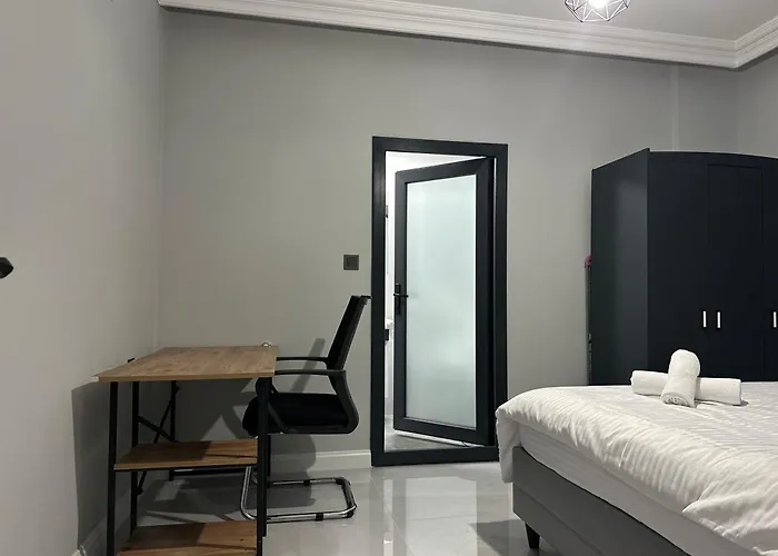 Comfortable 2br Near Center With En-suite Lejlighed