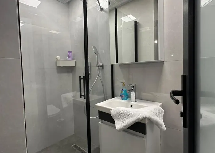 Comfortable 2br Near Center With En-suite Appartement *