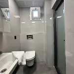 Comfortable 2br Near Center With En-suite Lägenhet