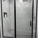 Apartamento Comfortable 2br Near Center With En-suite