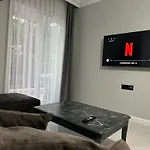 Apartamento Comfortable 2br Near Center With En-suite *