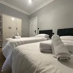 Comfortable 2br Near Center With En-suite Apartamento Antalya