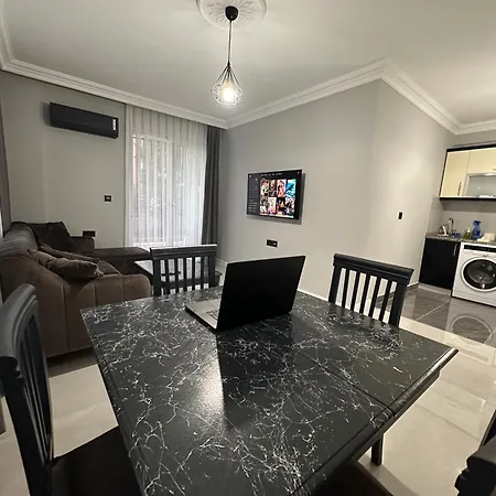 Comfortable 2br Near Center With En-suite Αττάλεια