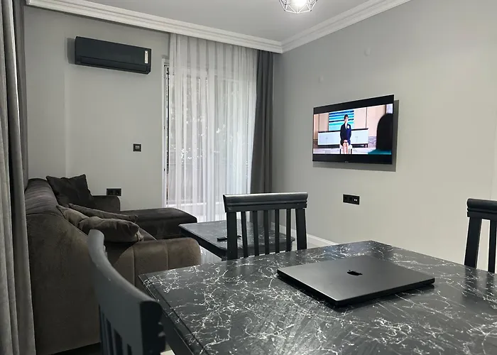 Comfortable 2br Near Center With En-suite شقة