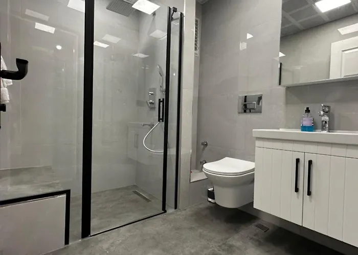 Comfortable 2br Near Center With En-suite شقة أنطاليا