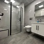 Comfortable 2br Near Center With En-suite Διαμέρισμα Αττάλεια