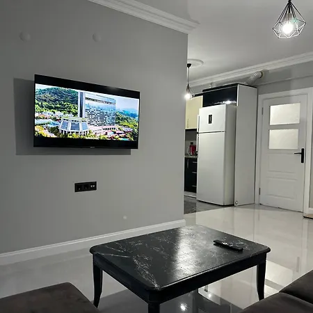 Comfortable 2br Near Center With En-suite Appartement