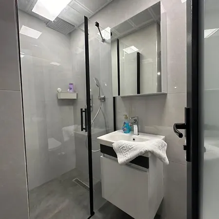 Comfortable 2br Near Center With En-suite Appartement *