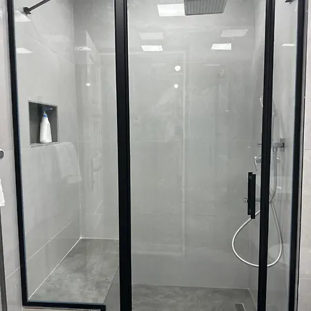 Appartement Comfortable 2br Near Center With En-suite